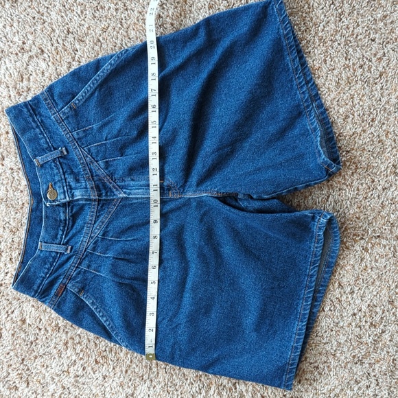 Vintage Chic 80's Denim High Rise Shorts with Yoke and Pleats - Picture 11 of 16